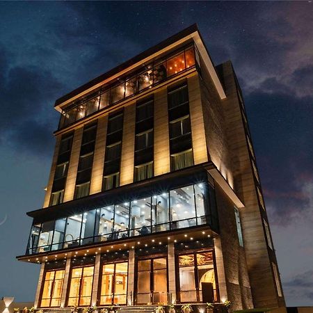 Clarion Hotel Epicure Dehradun Exteriör bild
