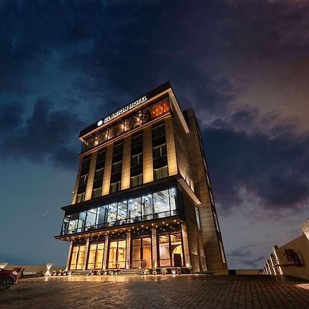 Clarion Hotel Epicure Dehradun Exteriör bild